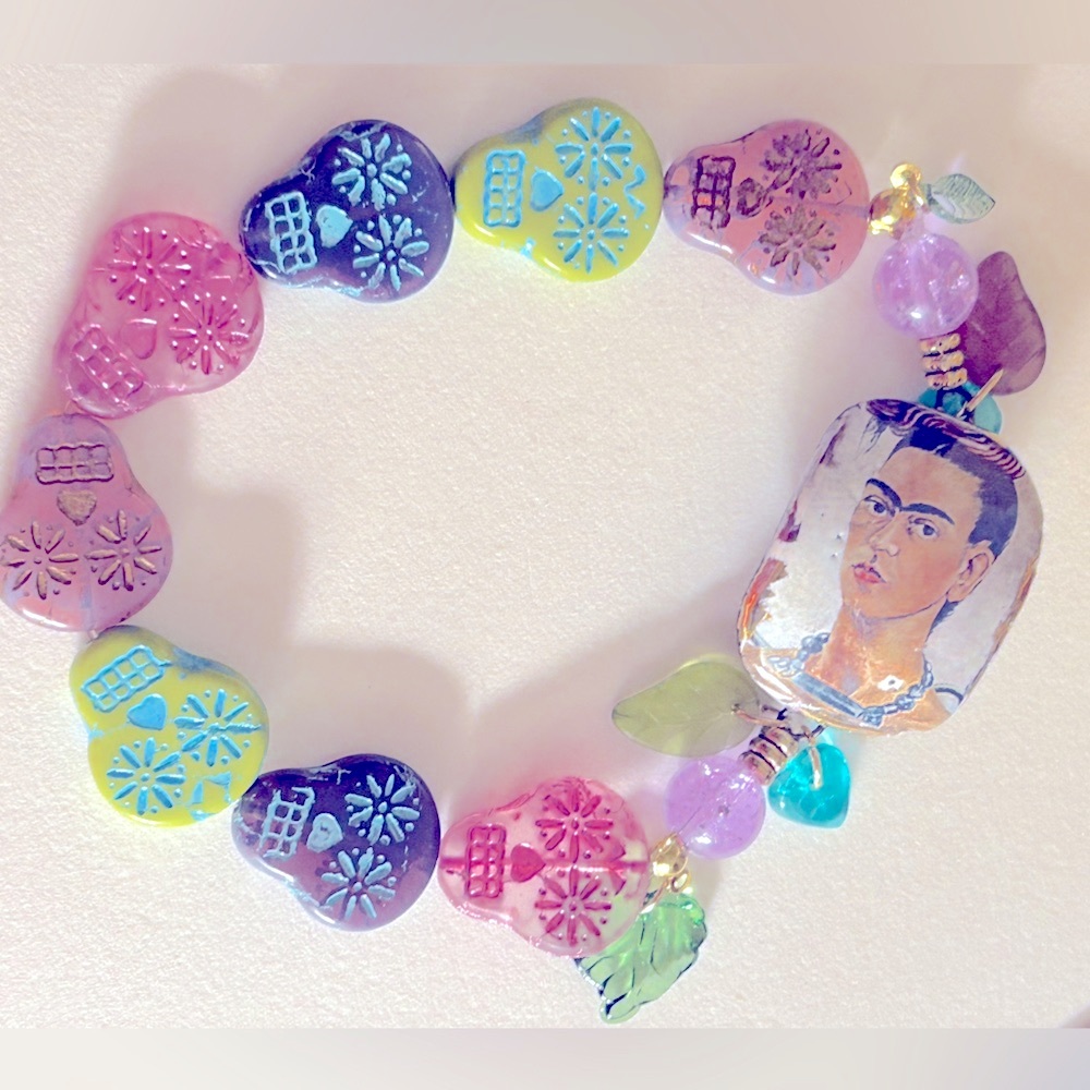 NWOT bracelet Frida Kahlo artisan Ceramic,
Gold rim, Czech Glass skulls